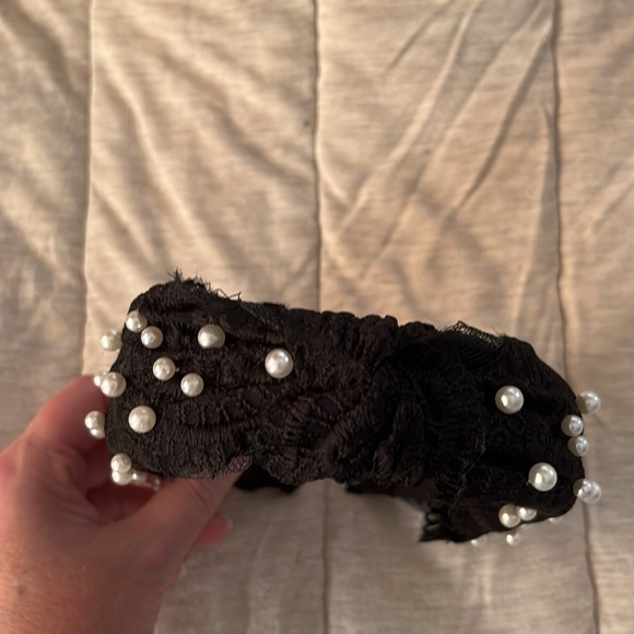 New Girls Black Lace and Pearl Studded Headband - Picture 3 of 6